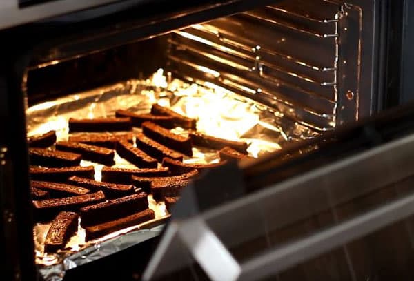 Cracker di pane integrale al forno