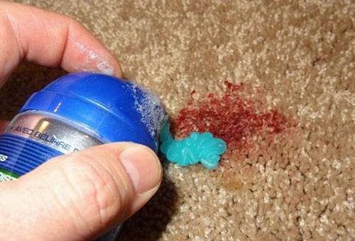 Plasticine stain dissolving with shaving gel