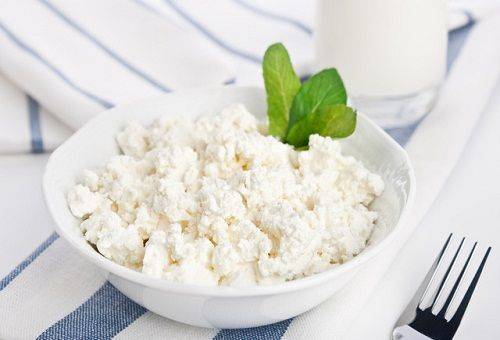 ricotta su un piatto