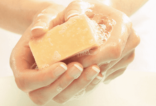 lavare la tintura per capelli con sapone per le mani