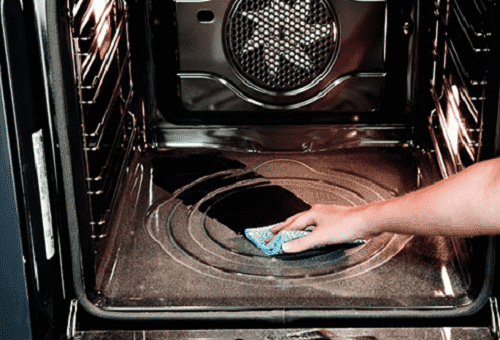 pulire il forno con acqua e sapone