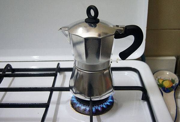 Caffettiera geyser a gas