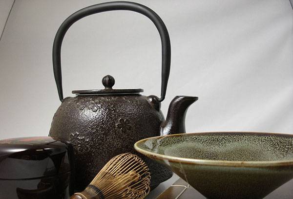 Cast iron kettle