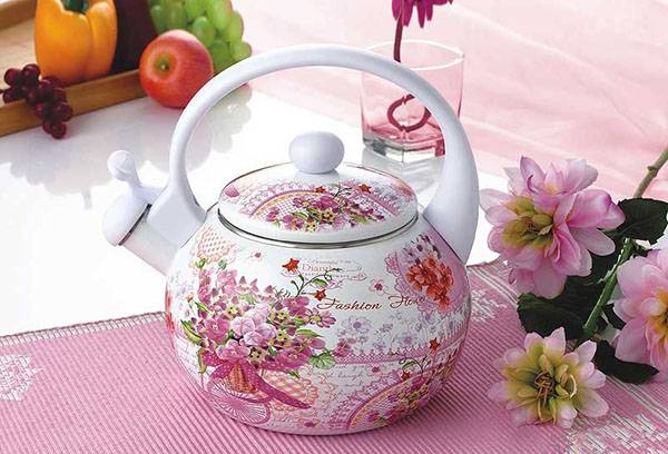 Enameled teapot with a pattern