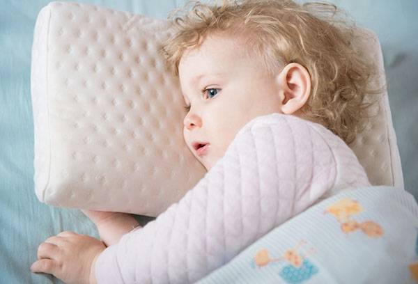 Girl sleeping on a latex pillow