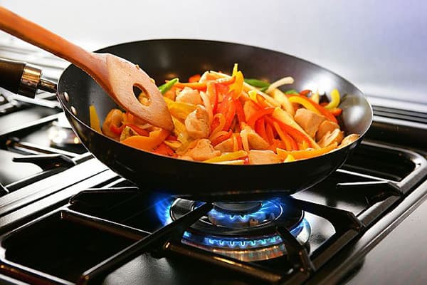 Cucinare in una padella antiaderente