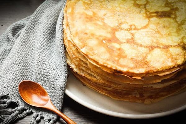 Una pila di pancake pronti