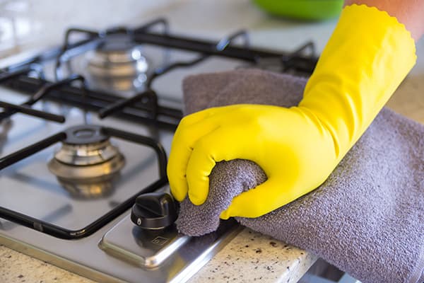 Cleaning the stove