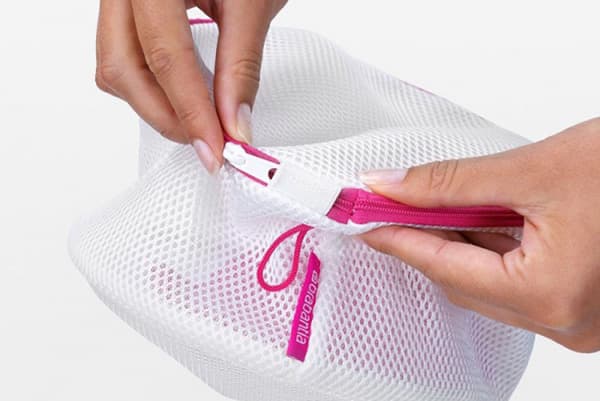 Bag for washing bras