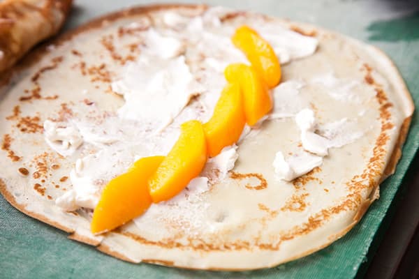 Ripieno di pesca e cagliata per pancake