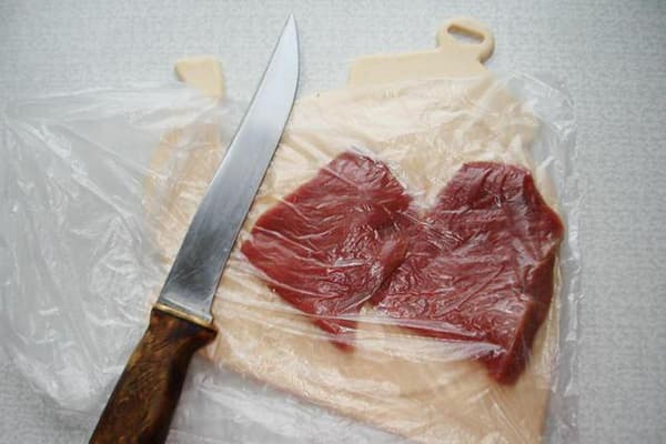 Tritare coltello e carne