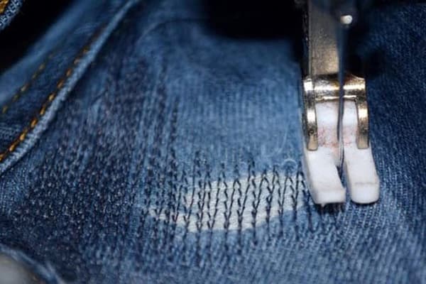 I jeans indossano il mascheramento