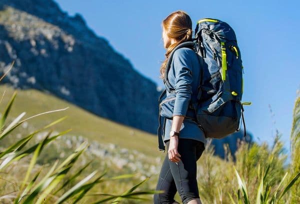 Ragazza in natura