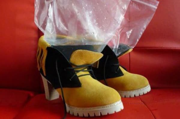 Scarpe elasticizzate con sacche d'acqua