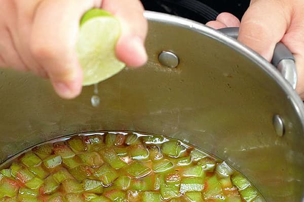 Aggiungi il succo di lime per i canditi