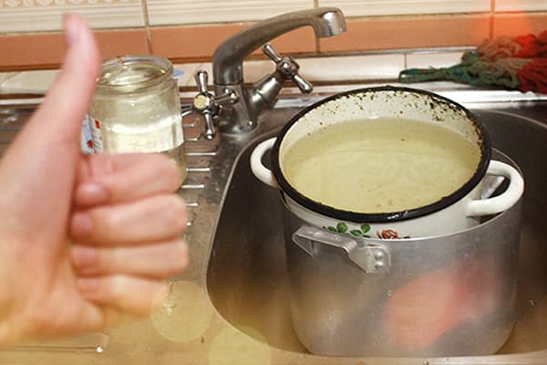 Dirty pots in the sink