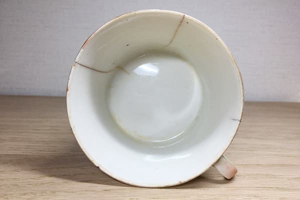 Vecchia tazza di porcellana