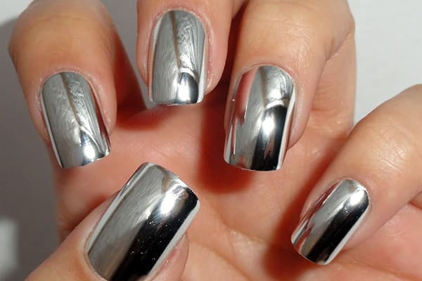 Nail design in lamina metallica